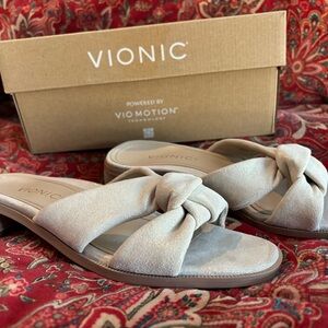 Vionic Mabel, Gold, Metallic leather 7M Women's Cream Knotted Sandals